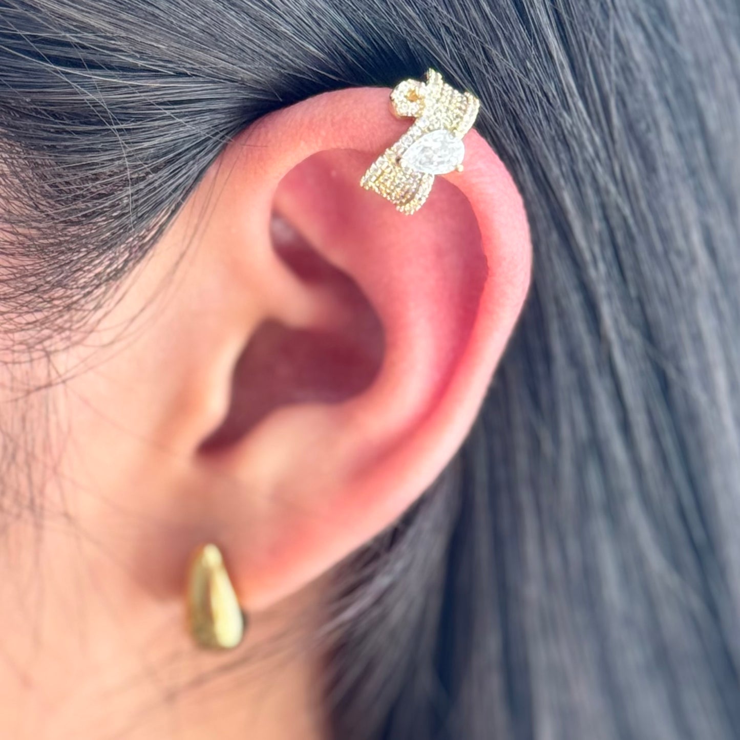 Ear Cuff Golden Detail