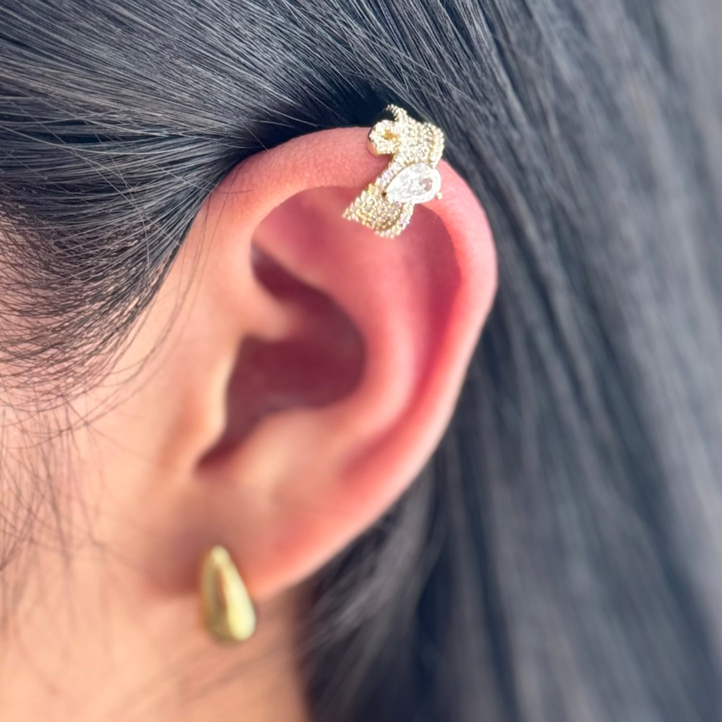 Ear Cuff Golden Detail
