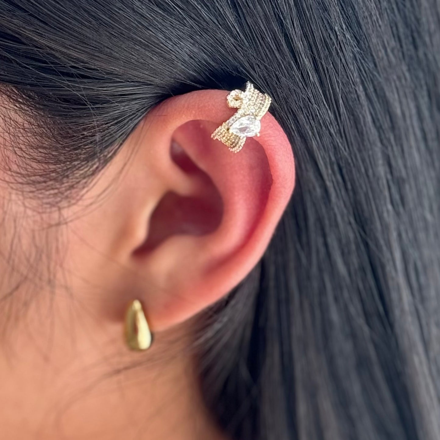 Ear Cuff Golden Detail